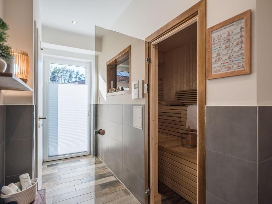 5 Sterne-Ferienhaus Eisvogel Am See Mit Sauna Und Kamin Krakow am See Bagian luar foto