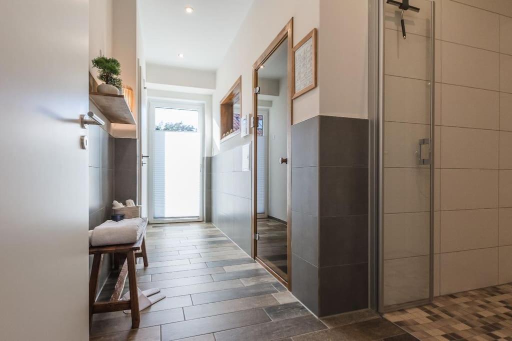 5 Sterne-Ferienhaus Eisvogel Am See Mit Sauna Und Kamin Krakow am See Bagian luar foto