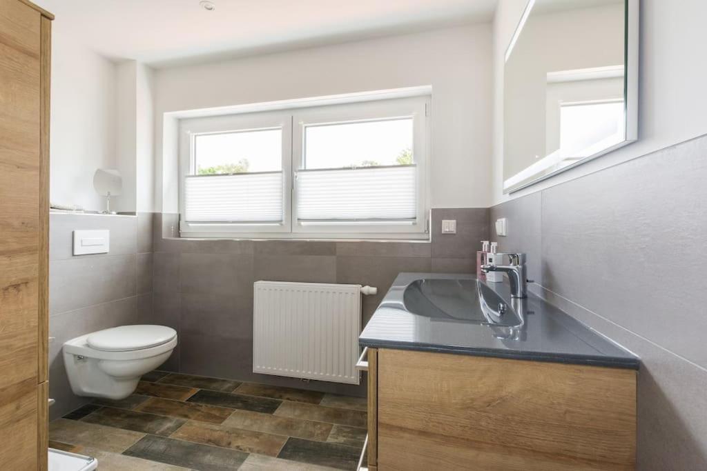 5 Sterne-Ferienhaus Eisvogel Am See Mit Sauna Und Kamin Krakow am See Bagian luar foto